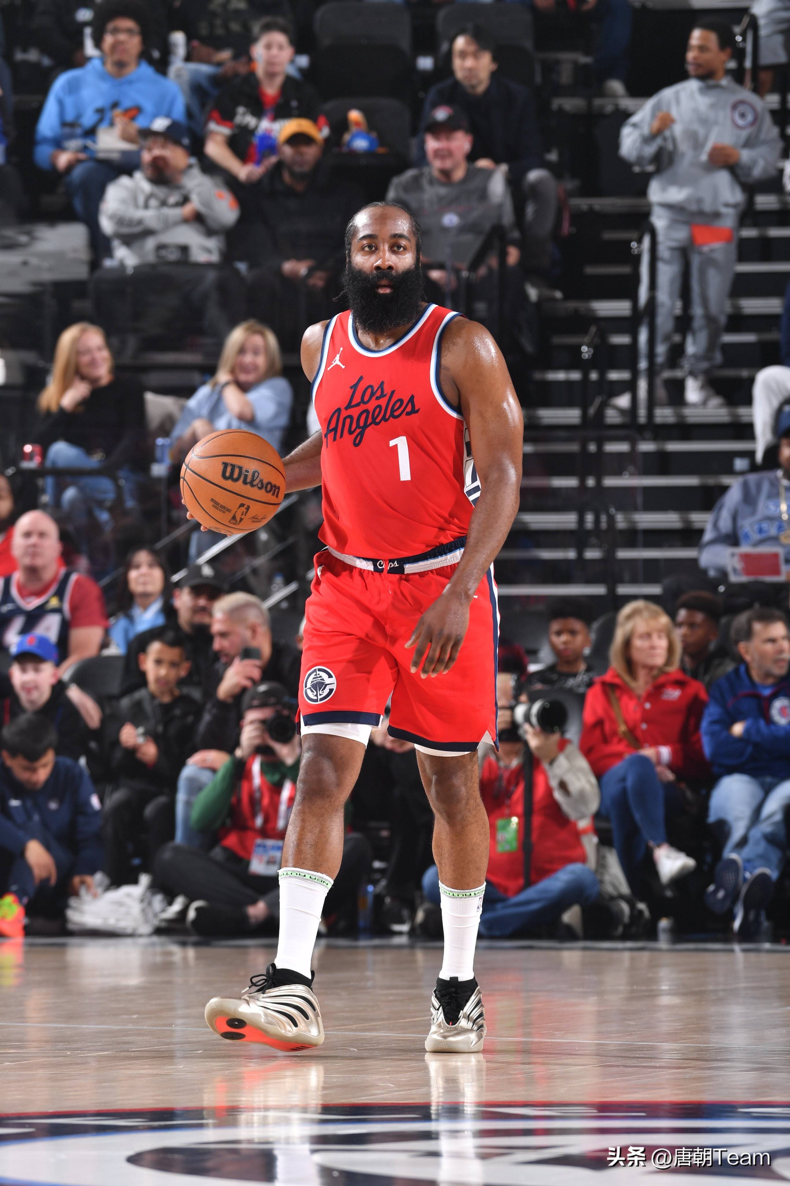 包含哈登被评为本周最佳球员，火箭再现王牌风采的词条