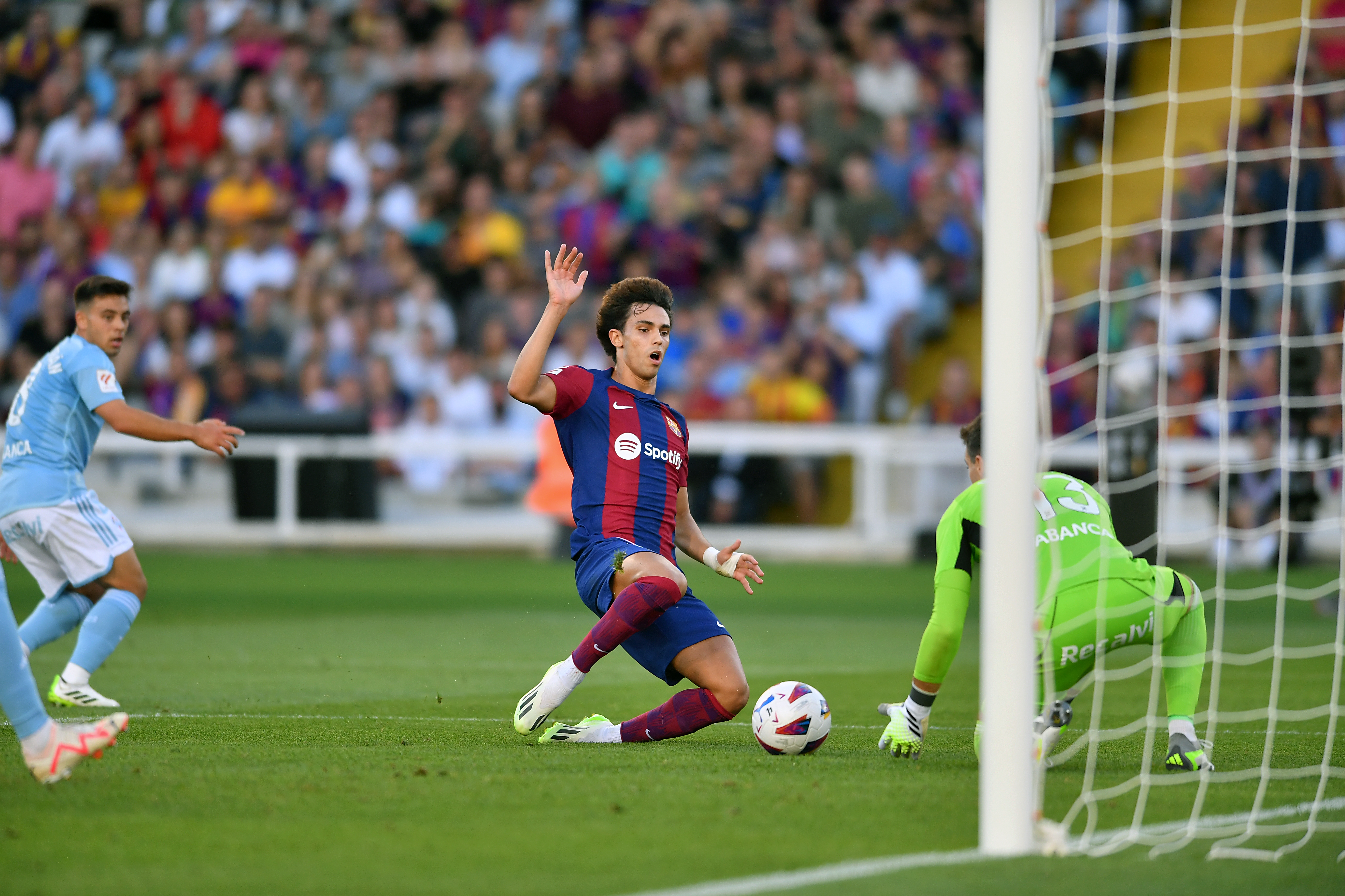 顶级球星在国际比赛中表现出色