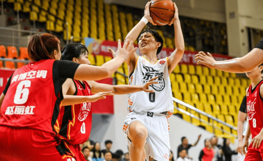 日本篮球联赛决赛现场一片火爆