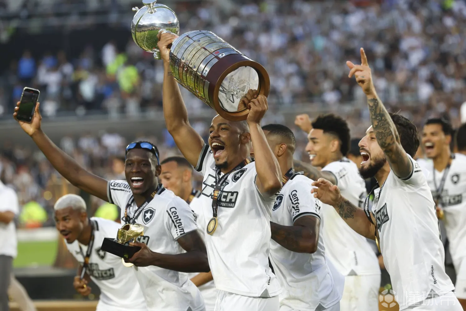 南美球队实力雄厚备战国际比赛 南美球队实力雄厚备战国际比赛