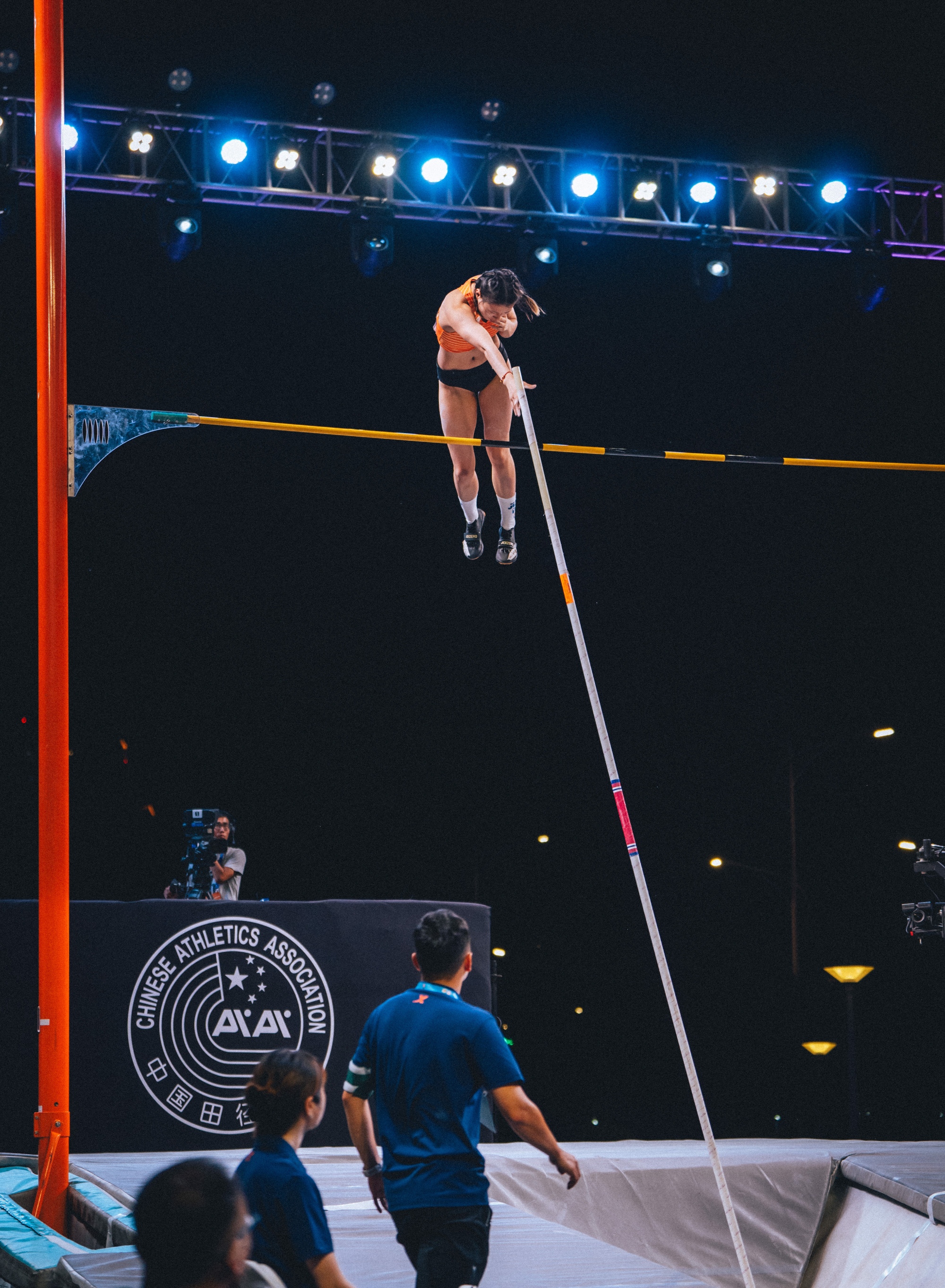 跳高比赛刷新世界纪录:美国选手获胜的简单介绍