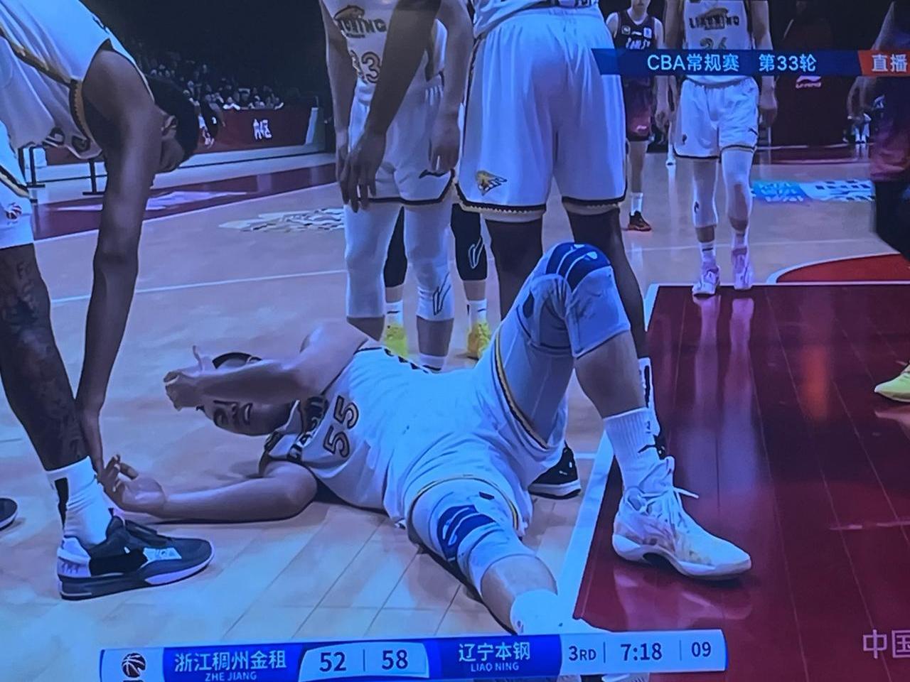 球员状态低迷，连续比赛表现黯淡