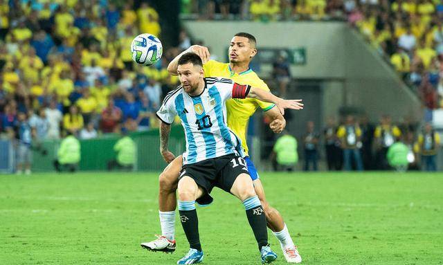 阿根廷国家队在比赛中踢出精彩表现 阿根廷国家队在比赛中踢出精彩表现