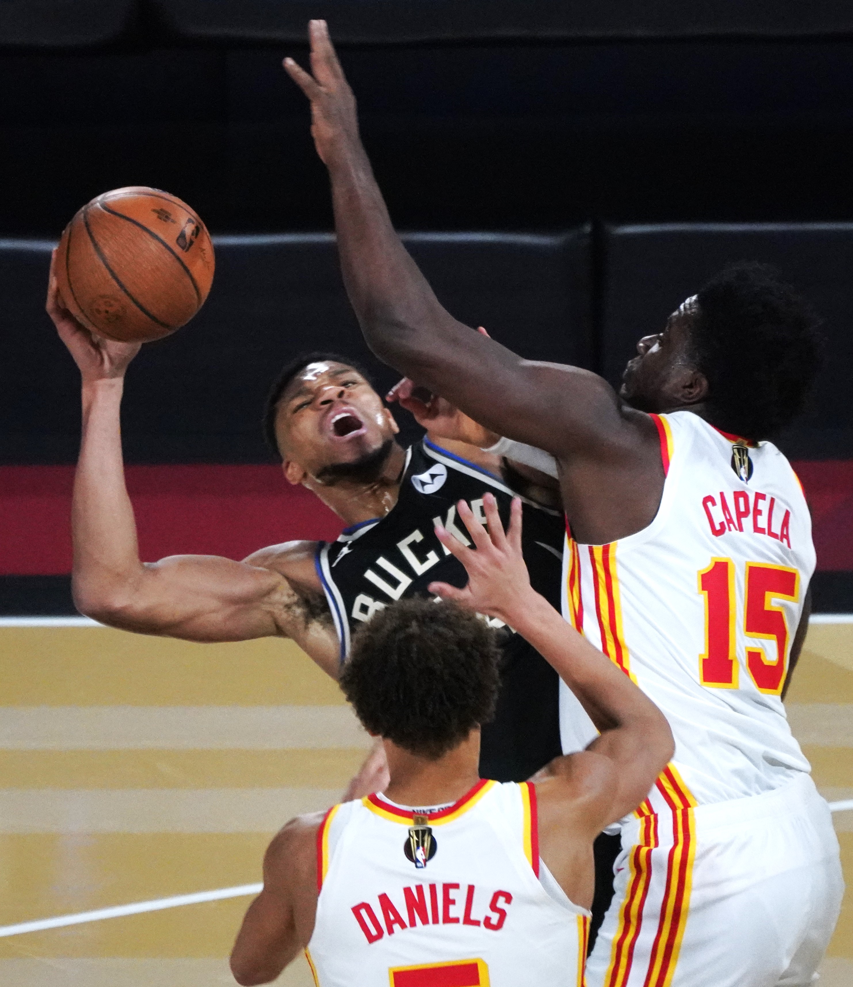 开云体育下载-掘金惊险逆袭篮网，反超成为赛场焦点！的简单介绍