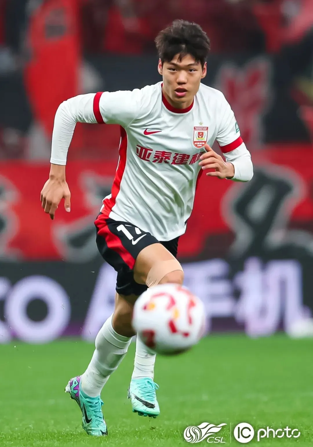 包含长春亚泰豪取客场胜利，球队信心大增的词条