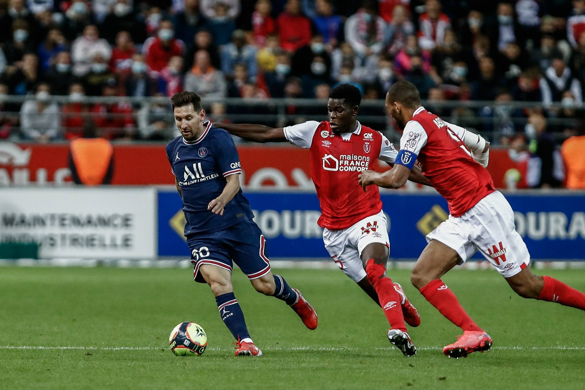 足球比赛中的激情对抗，胜负难料的简单介绍