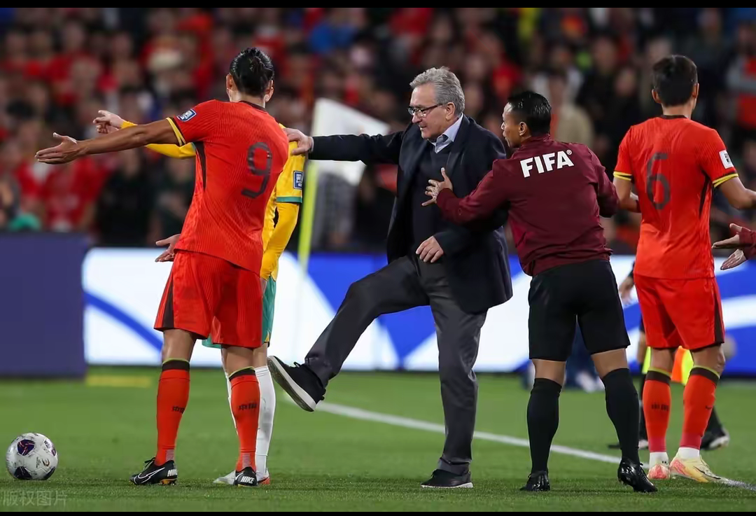 关于马竞后防线失误频发，球迷担忧球队表现的信息