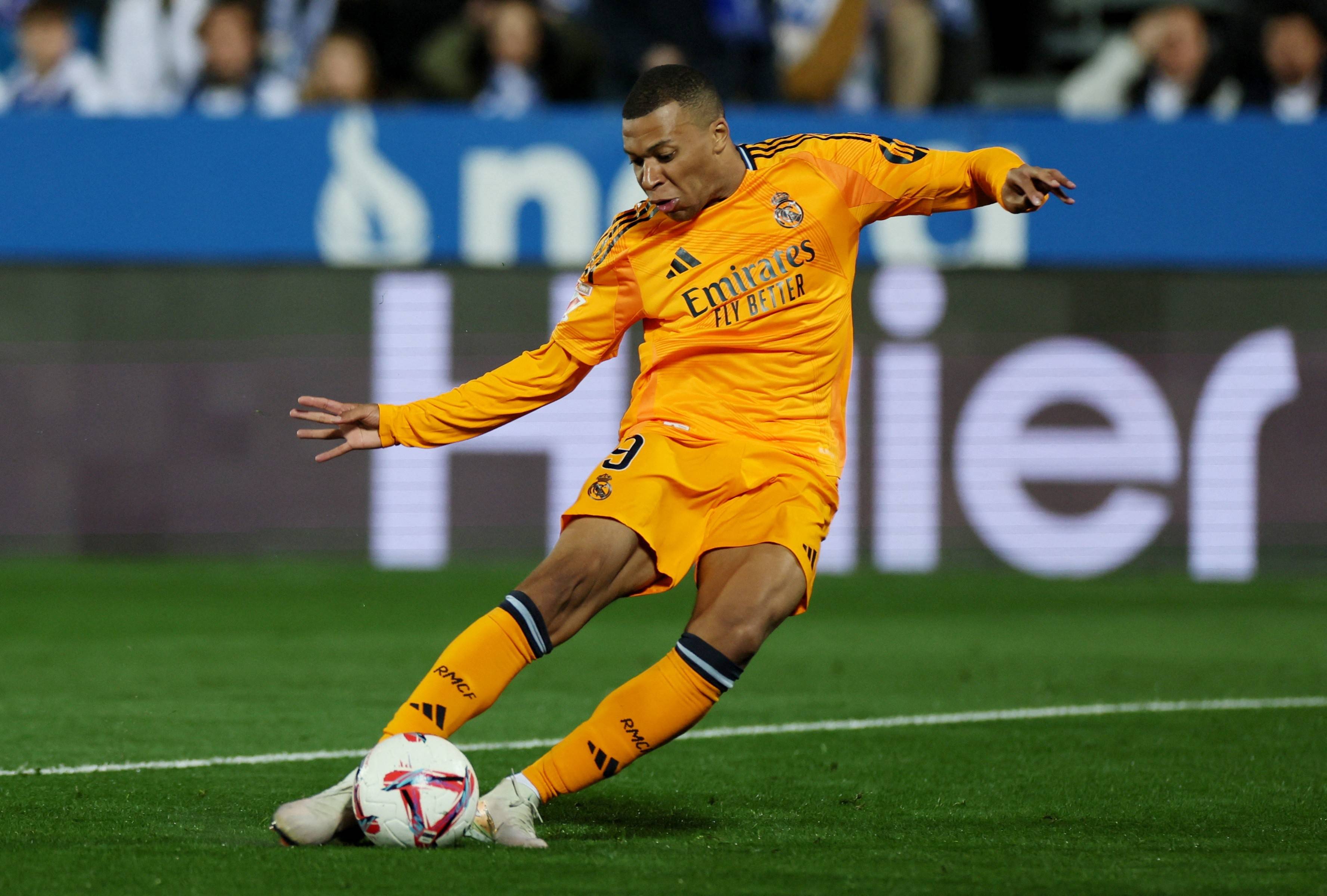 皇家马德里横扫对手，晋级欧冠强